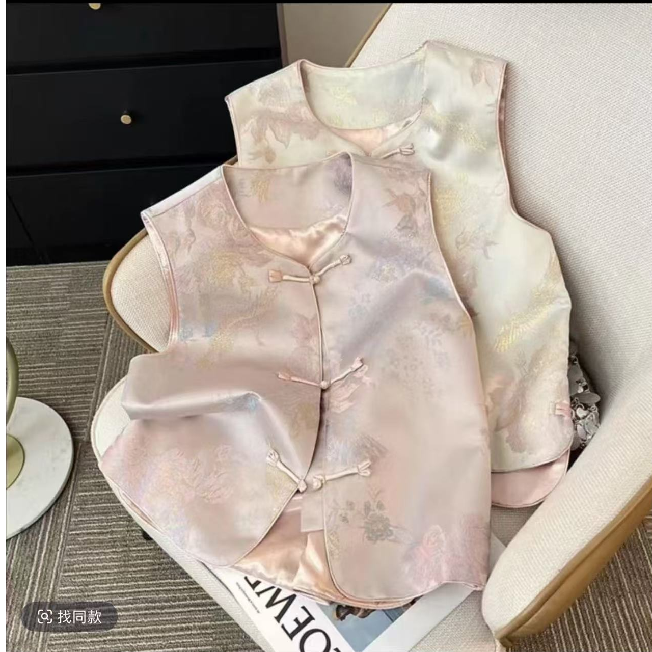2094国潮中式复古提花织锦圆领盘扣马甲坎肩卿马夹新中式时尚
