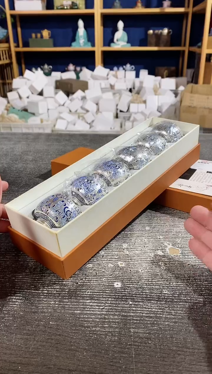 【闪购商品】其他郑丽清青花缠枝莲六个鎏银杯礼盒装