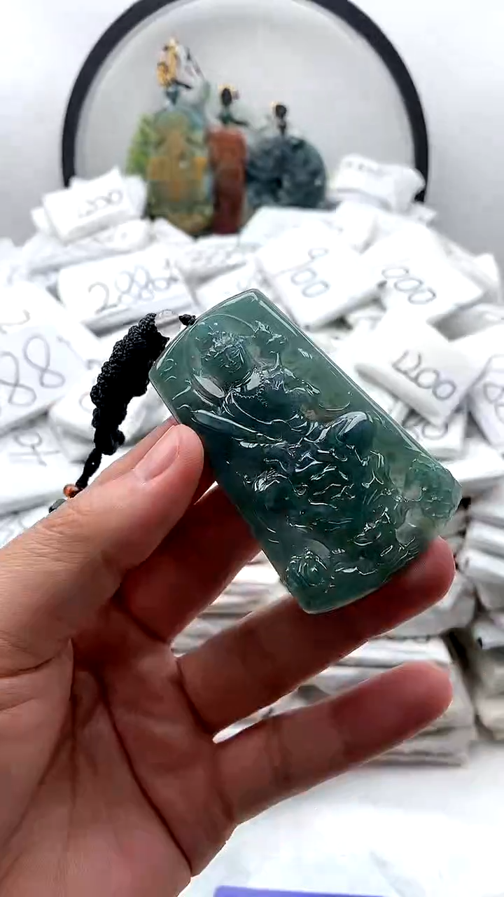 【闪购商品】翡翠颈饰未镶嵌虚空藏