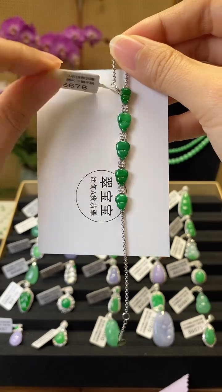 18K金镶嵌手链翡翠葫芦手链 含运营费