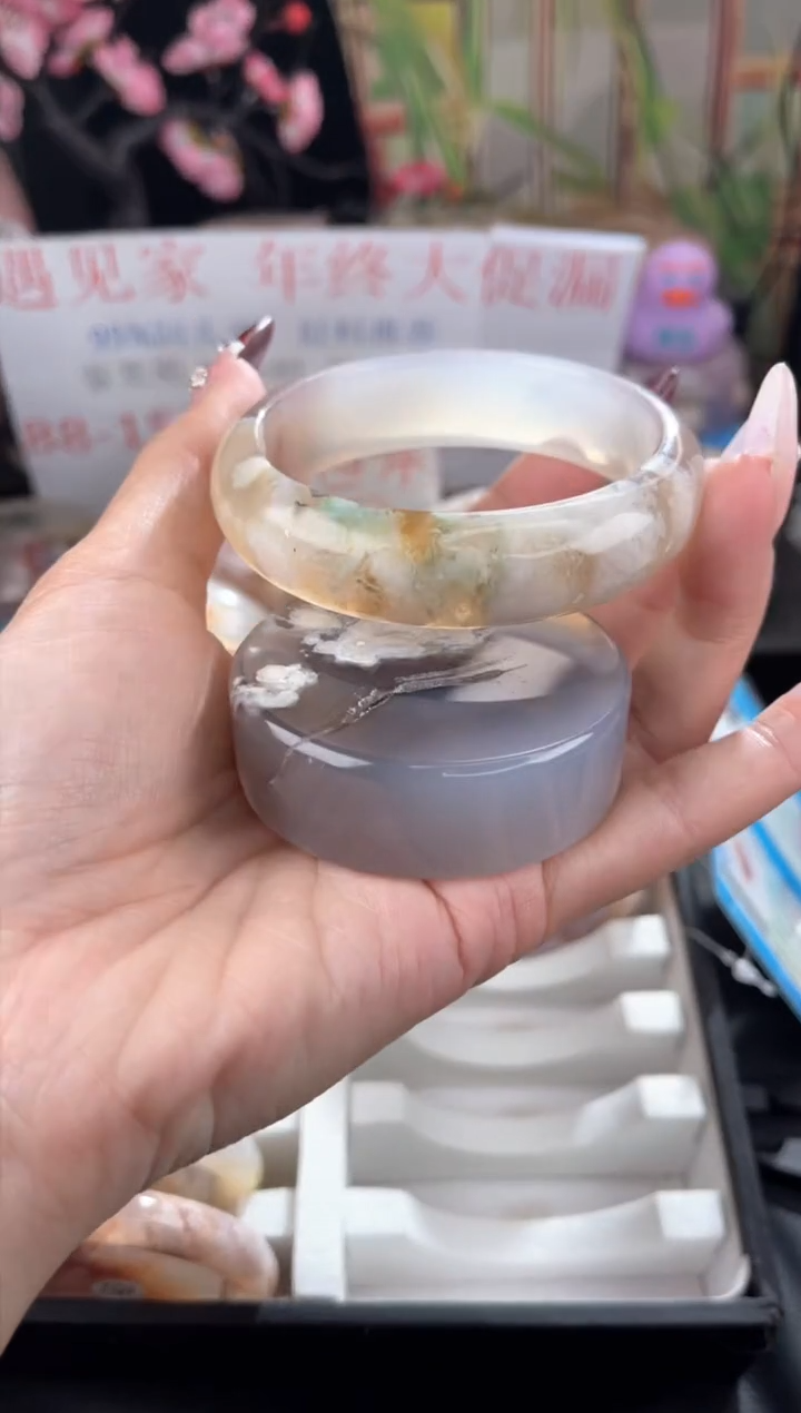 【闪购商品】石英质玉手镯未镶嵌58