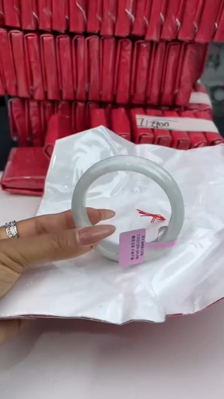 【闪购商品】翡翠手镯未镶嵌3翡翠手镯（微瑕）