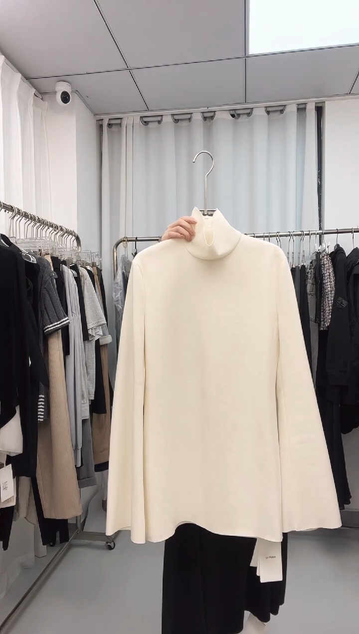 GIA 设计师品牌 米白色上衣 待开价