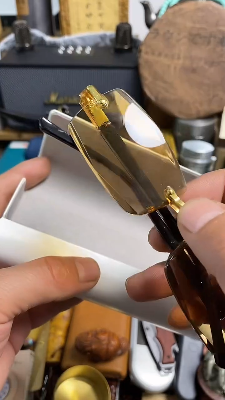 瓷片闪购商品，如图所示