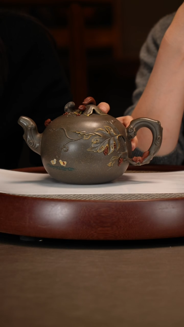 【闪购商品】紫砂茶壶古绿泥松鼠葡萄+松鼠葡萄杯+松鼠葡萄画