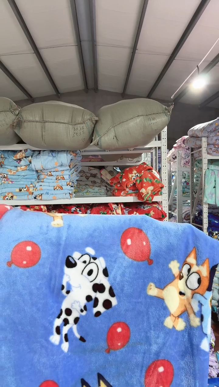 满35包邮    瑕疵 130*180左右 绒毯子   