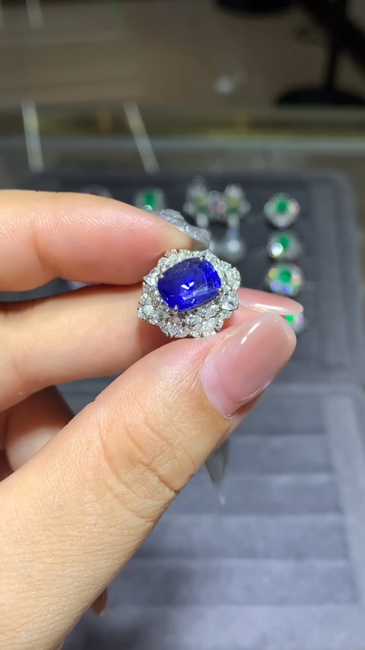 戒指蓝宝石18K金镶嵌4.02CT 