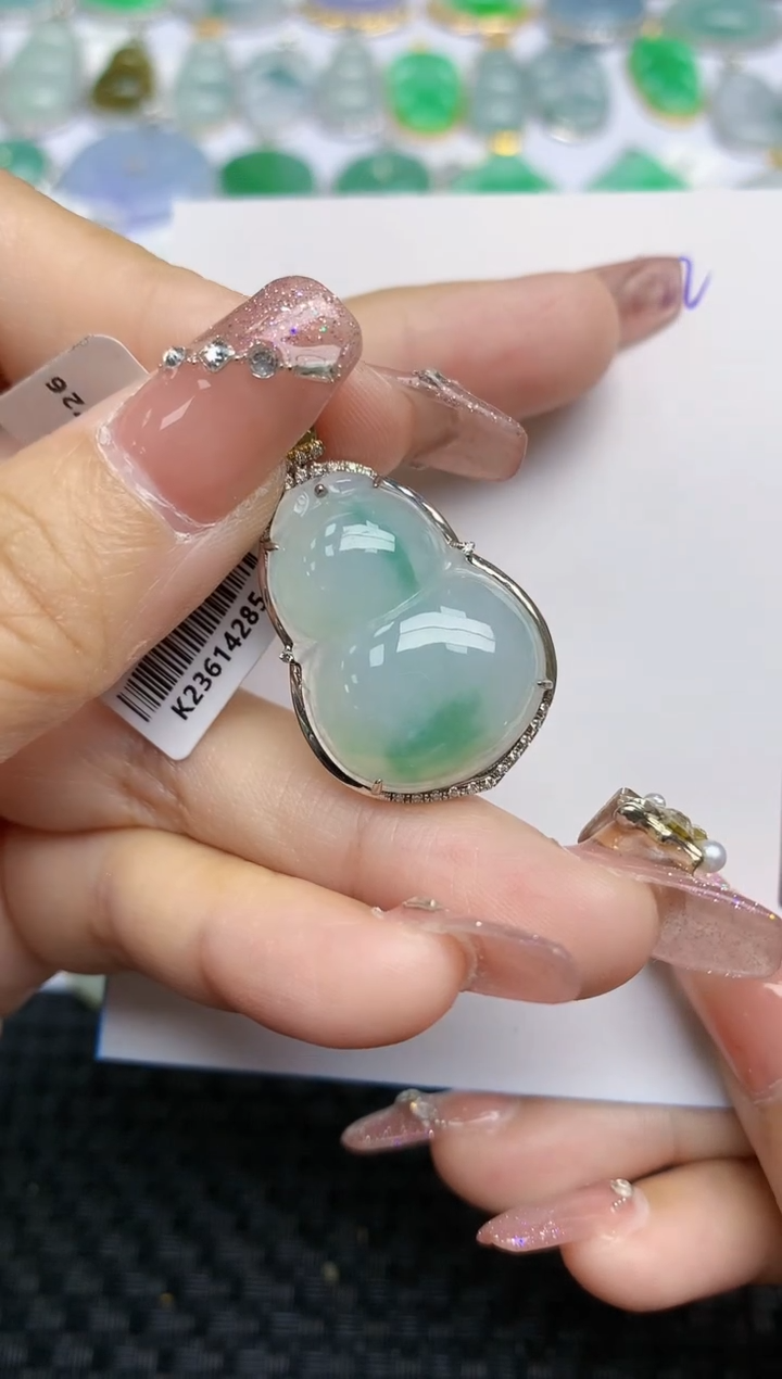 【闪购商品】翡翠颈饰18K金镶嵌小燕122