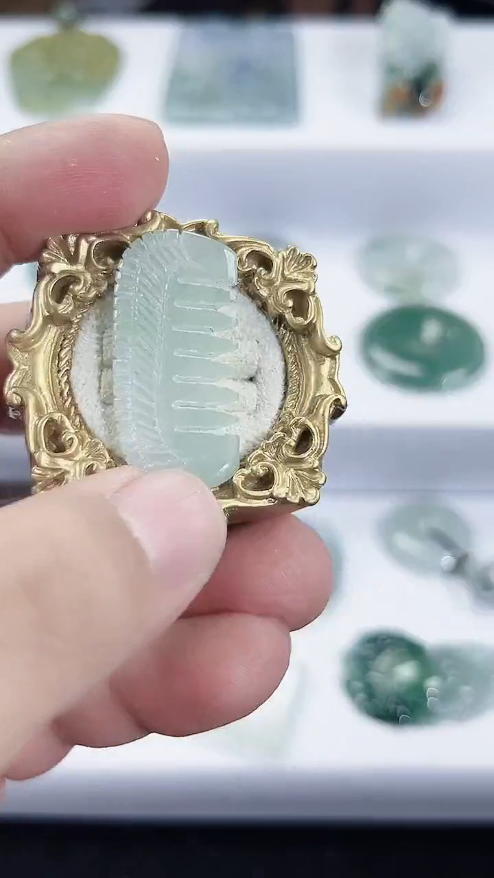 颈饰未镶嵌翡翠天然缅甸A货翡翠  梳子题材  