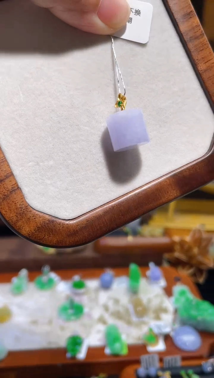 颈饰18K金镶嵌翡翠18K金镶嵌