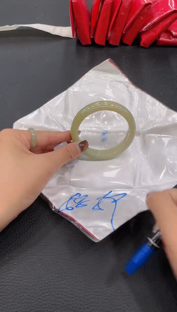 【闪购商品】翡翠手镯未镶嵌手镯