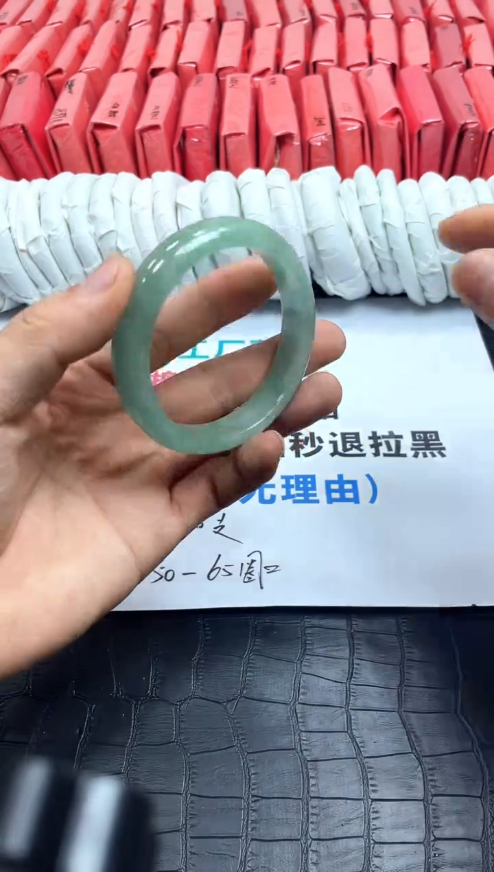 翡翠手镯未镶嵌所见所得，高冰美人镯！