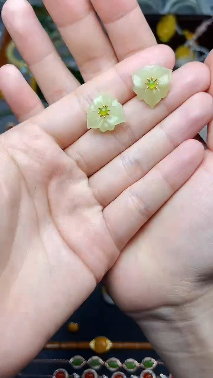 银S925镶嵌和田玉耳饰花花耳钉 浅色 06