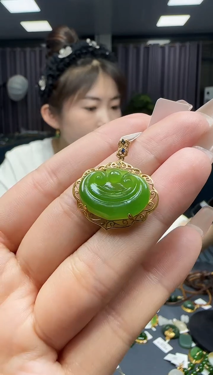 【闪购商品】和田玉挂件18K金镶嵌1
