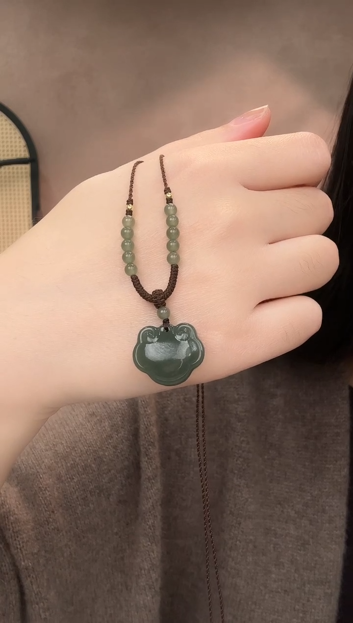 吊坠(赠链)未镶嵌和田玉高冰湖水绿专柜新款胖胖锁21*18*9