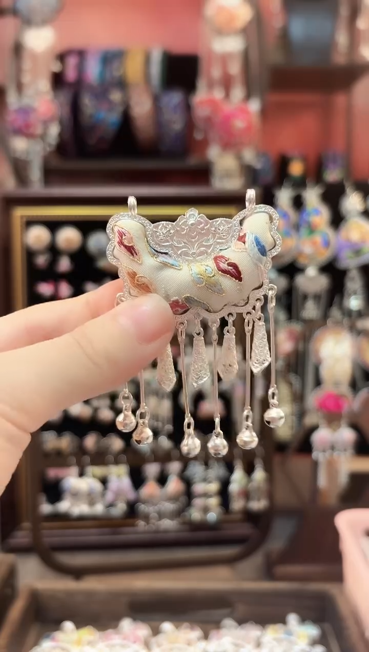 织绣云织谣民族风精美饰品   152