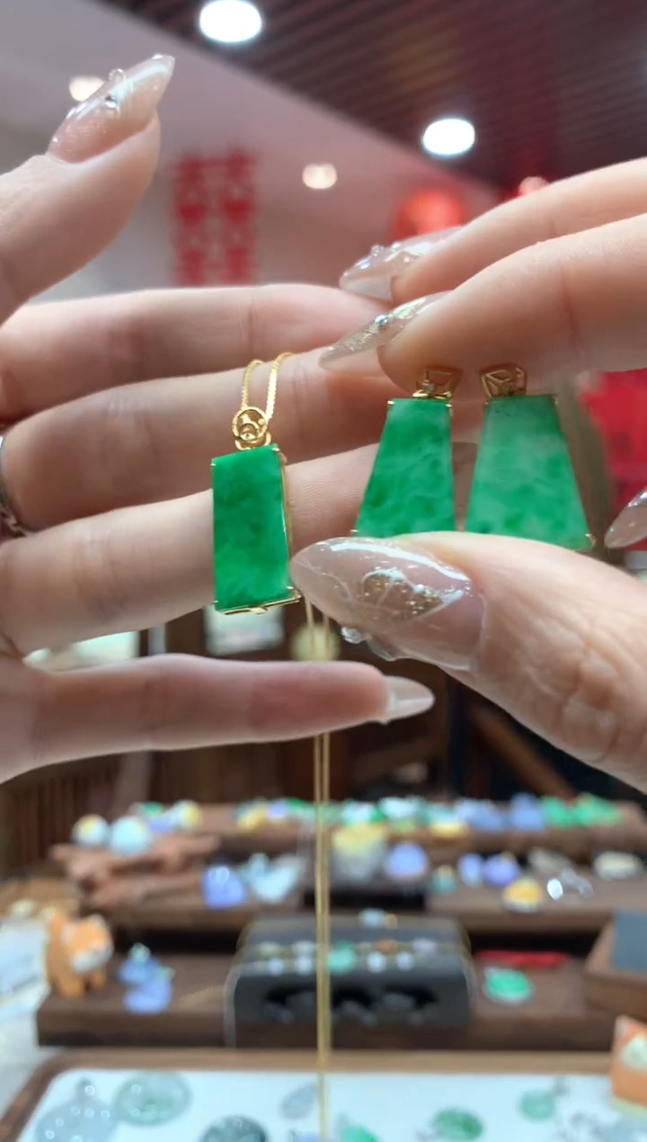 【闪购商品】翡翠吊坠(不含链)18K金镶嵌无事牌多样性发货1件