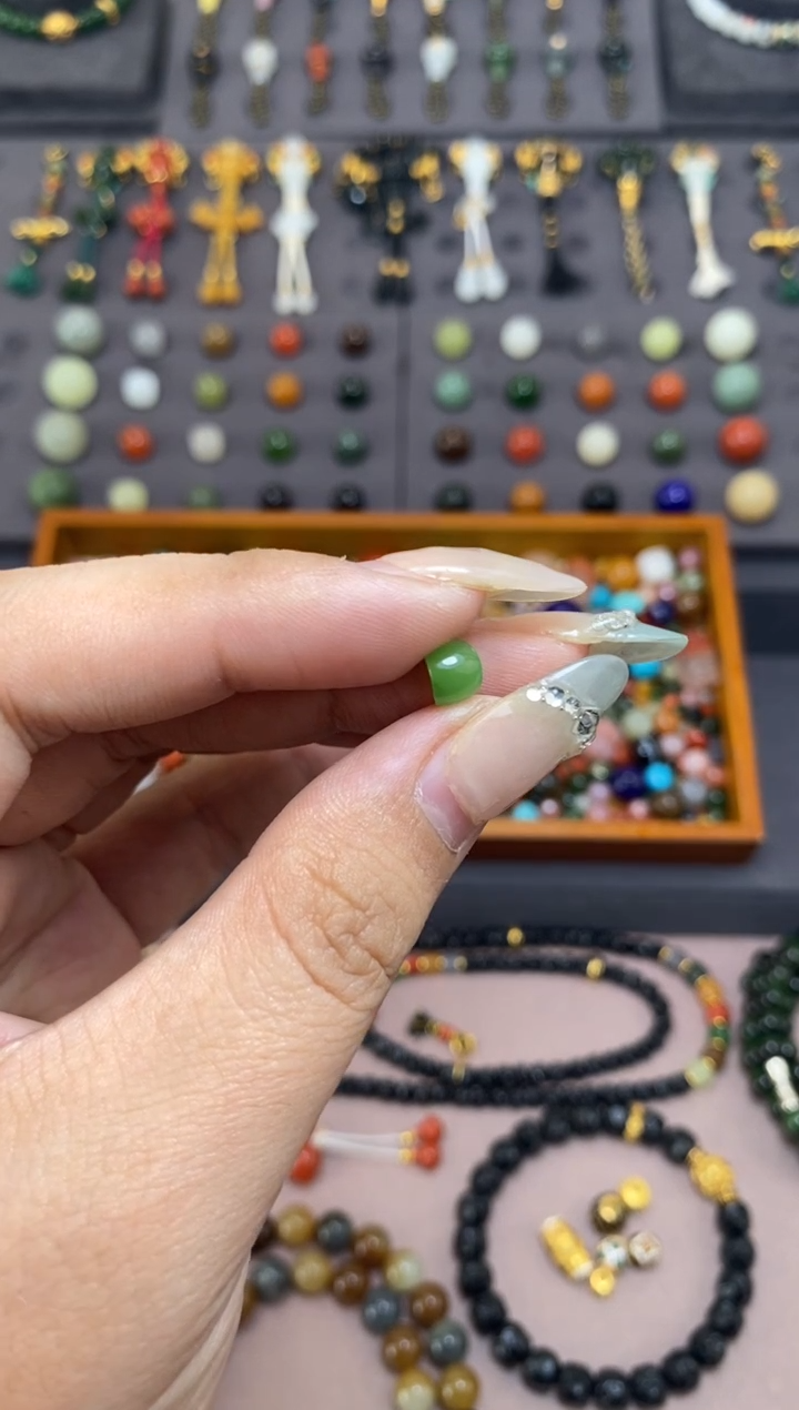 未镶嵌和田玉挂件恩*大肠单珠