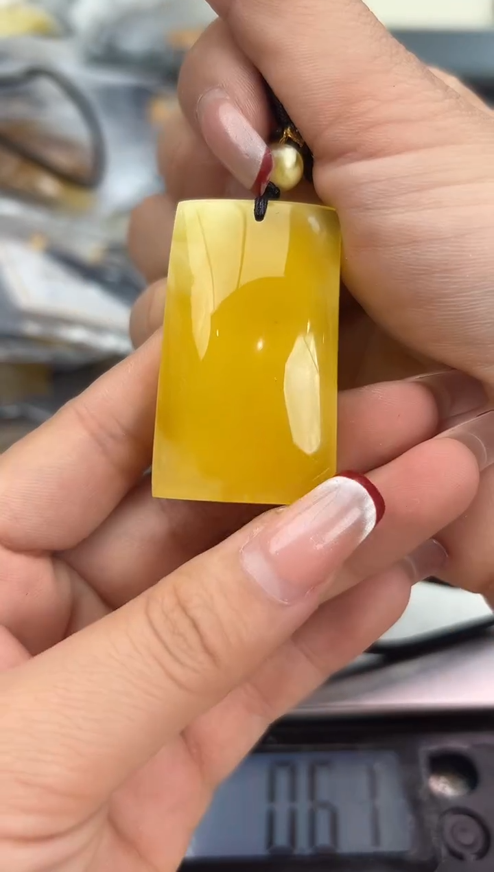 【闪购商品】琥珀裸石未镶嵌蜜蜡吊坠