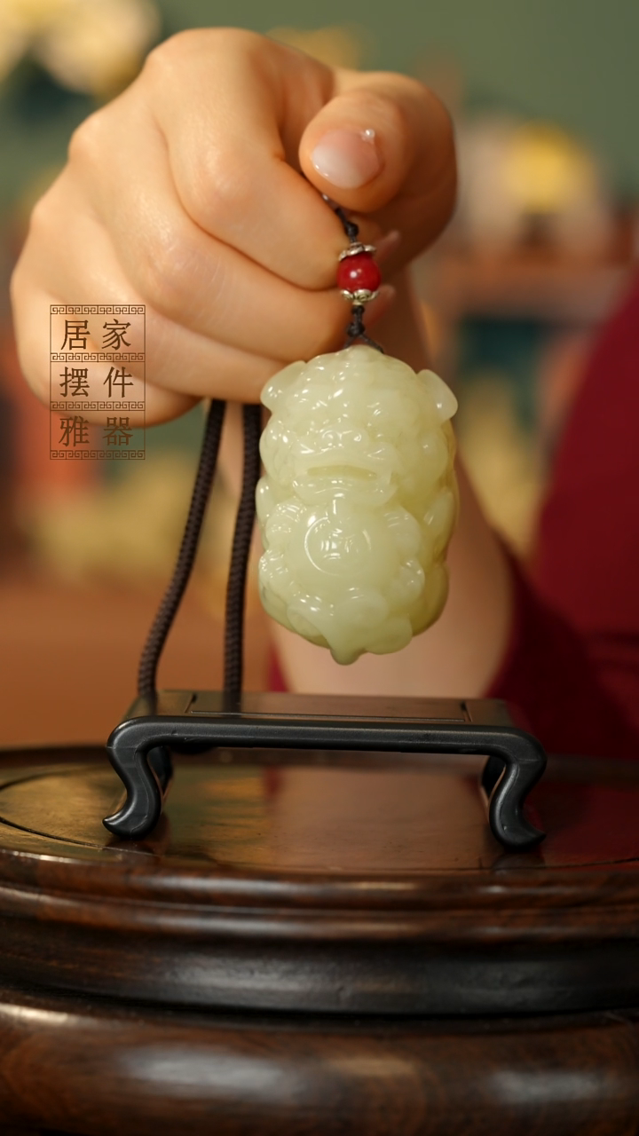 玉《貔貅抱球》摆件