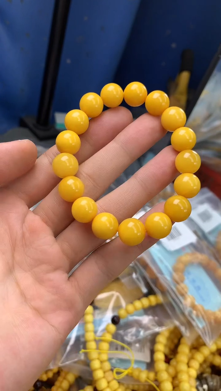 未镶嵌蜜蜡裸石从**来手串