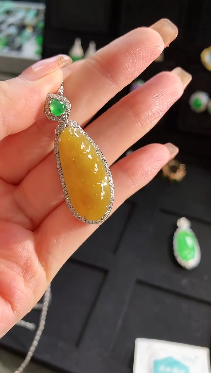 【闪购商品】翡翠吊坠(不含链)18K金镶嵌吊坠