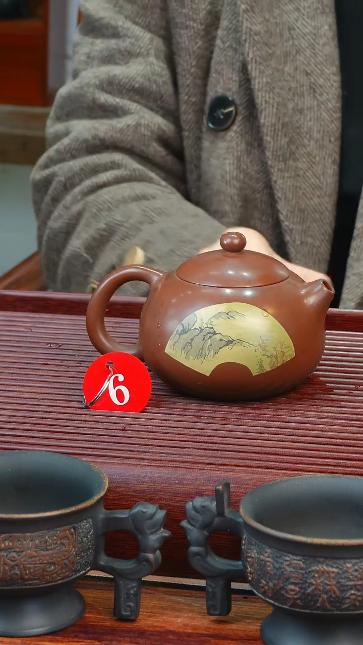 6号逢春紫陶羊肝红多道刻填西施壶245ml（微瑕）