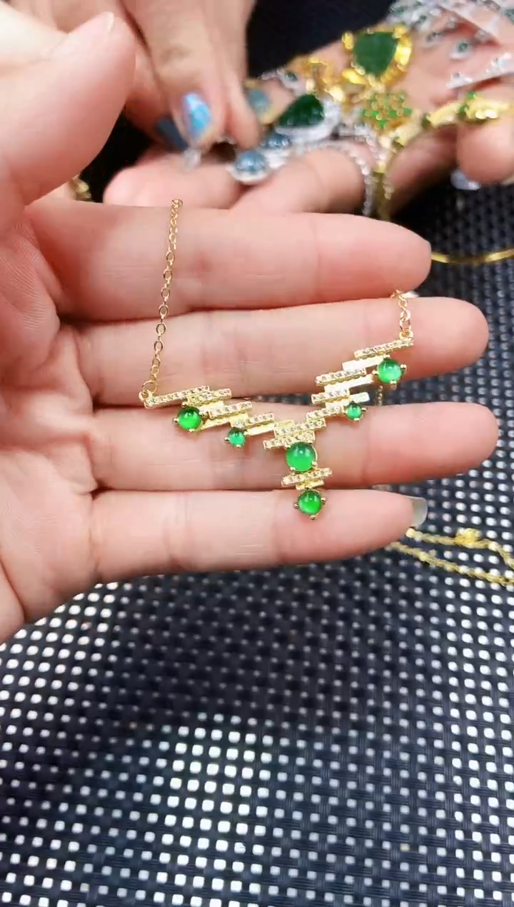 【闪购商品】翡翠颈饰未镶嵌11111111