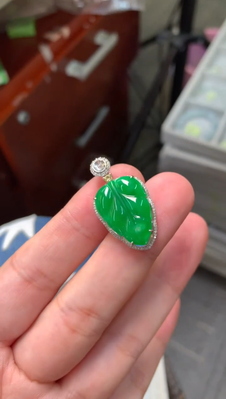 颈饰18K金镶嵌翡翠翡翠