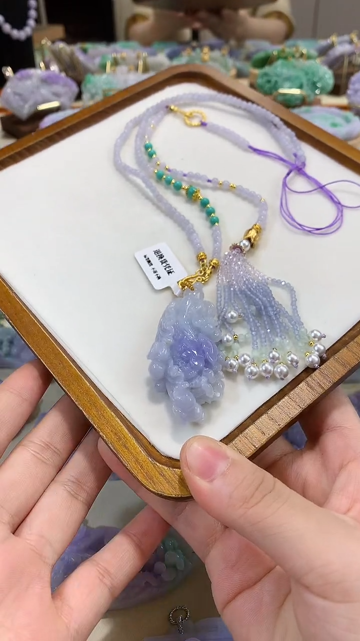 颈饰未镶嵌翡翠吊坠