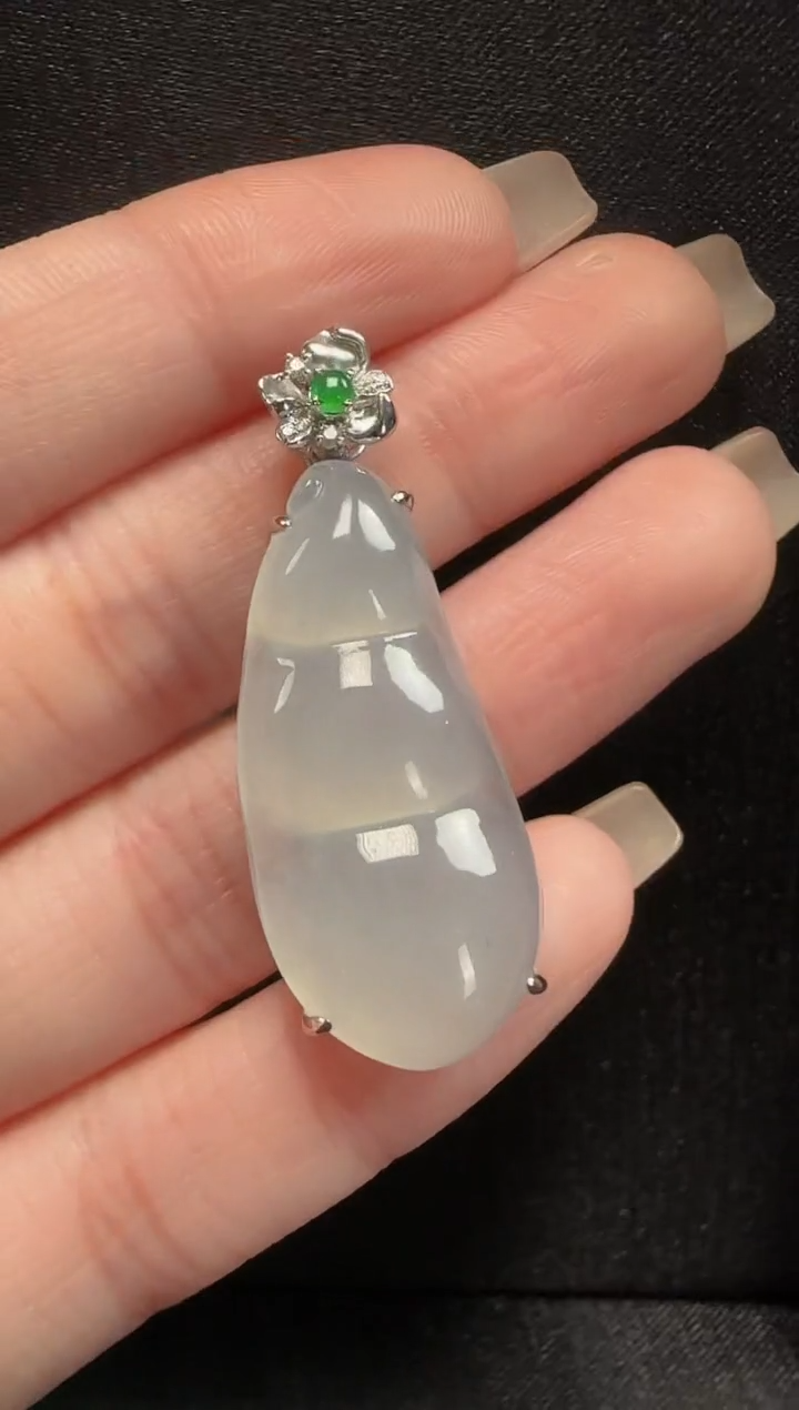 【闪购商品】翡翠颈饰18K金镶嵌9553豆子一个