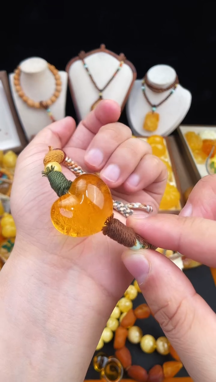 琥珀未镶嵌珠宝奇石柒月