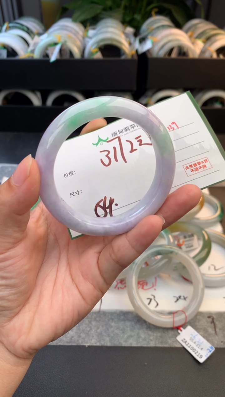 未镶嵌定制翡翠毛货需精细抛光+多人