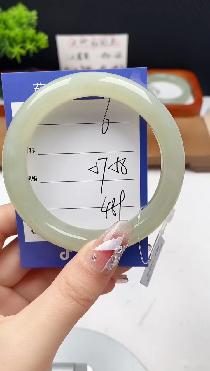 【闪购商品】和田玉手镯未镶嵌微色差6