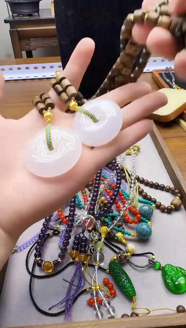 和田玉14K金镶嵌颈饰QY99          