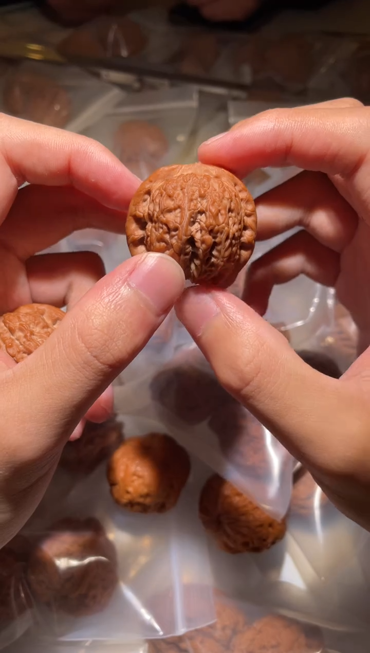 把件文玩核桃西**子文玩核桃血麒麟
