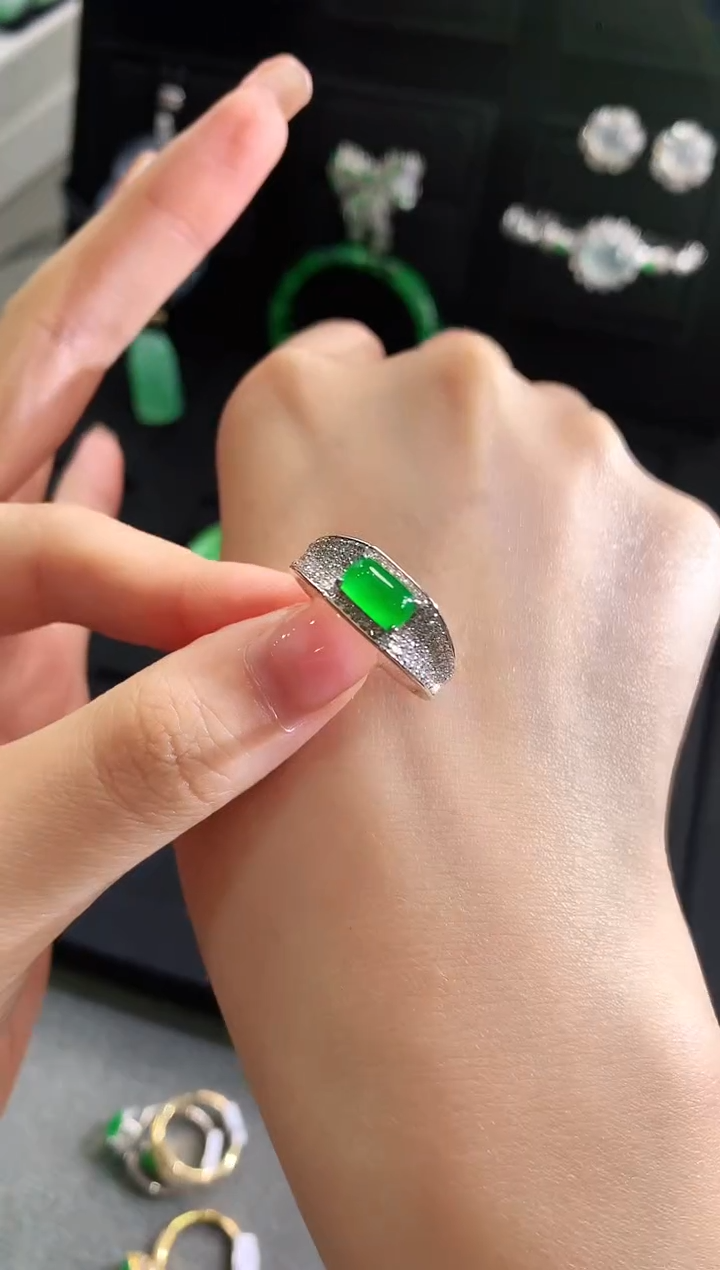 【闪购商品】翡翠戒指18K金镶嵌手饰