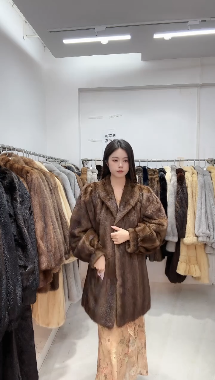 反季买皮草别墅靠大海