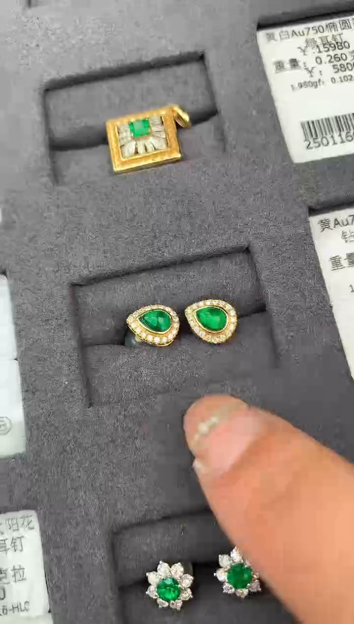 【闪购商品】祖母绿耳饰18K金镶嵌0.5ct祖母绿