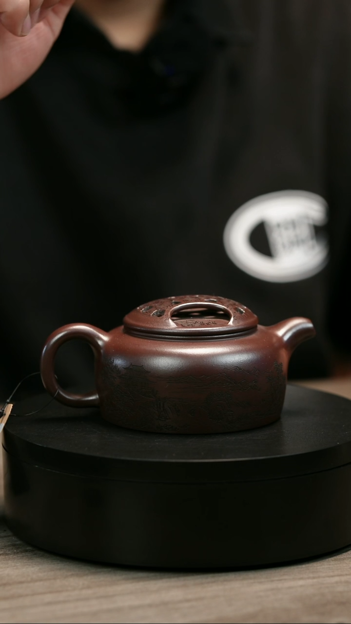 茶壶紫砂环**叔H2463王芳刻绘镂空牛盖