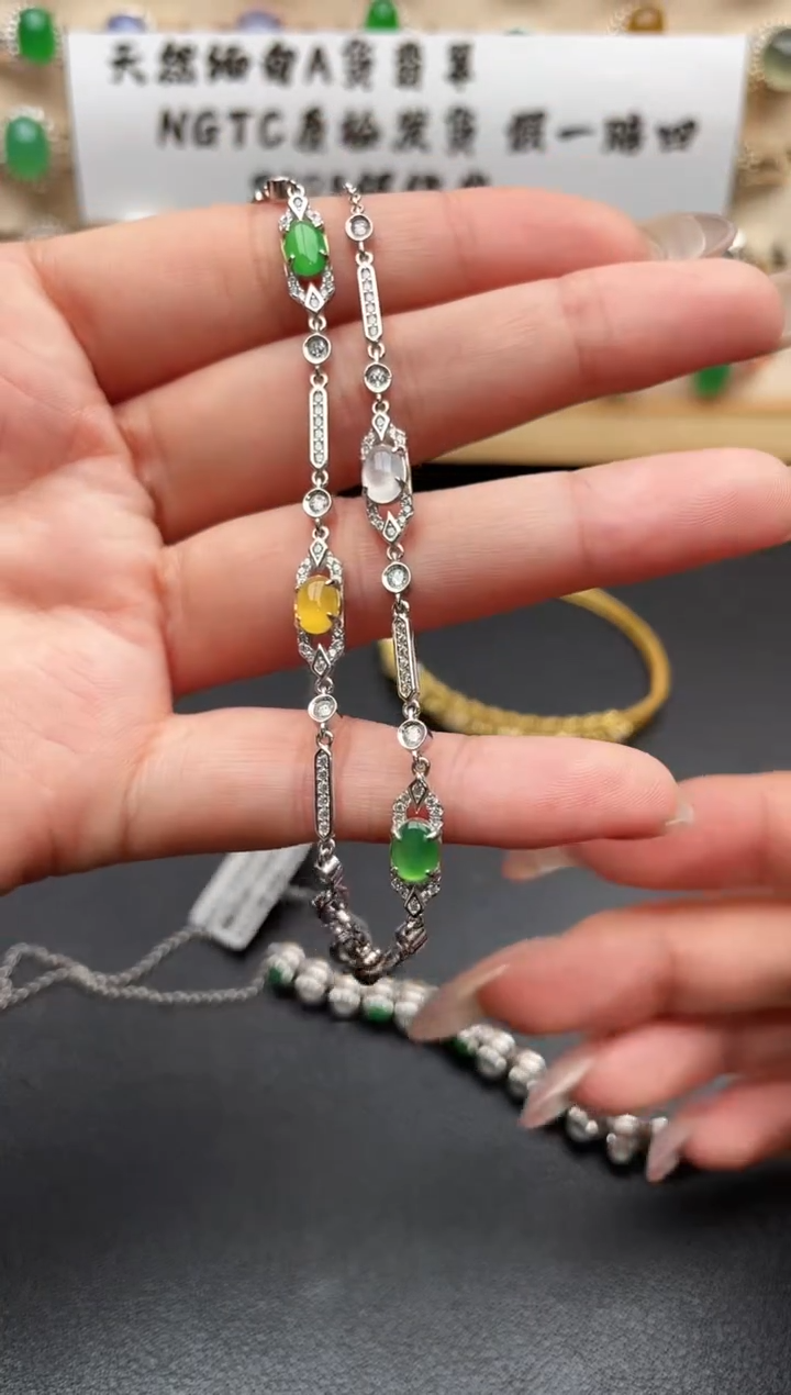 未镶嵌戒指翡翠一物一证一礼盒