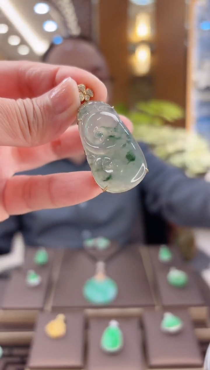 【闪购商品】翡翠吊坠(赠链)18K金镶嵌如意吊坠