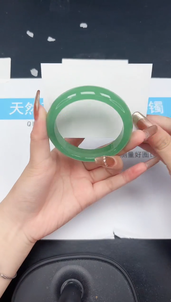 【闪购商品】石英质玉手镯未镶嵌390-58.5