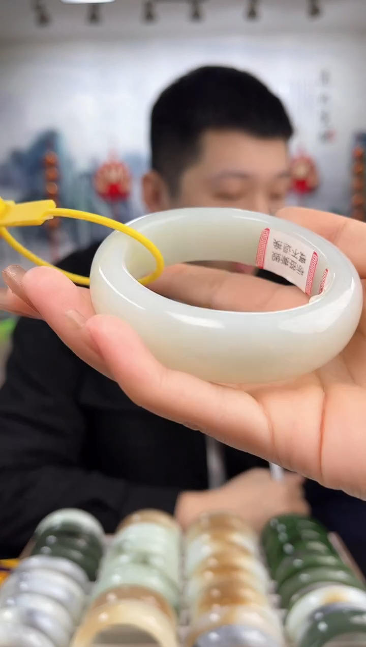 【闪购商品】和田玉手镯未镶嵌56圈口189