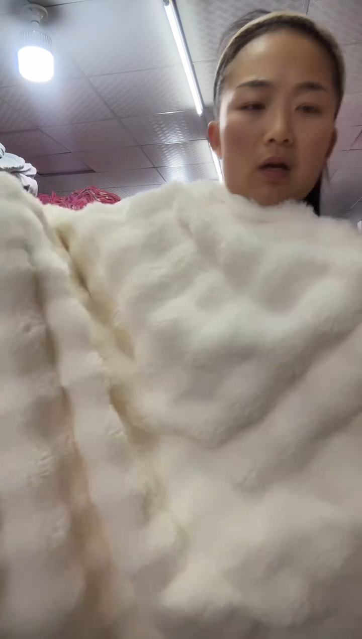 法兰绒白色仿兔绒毯1.27*1.52