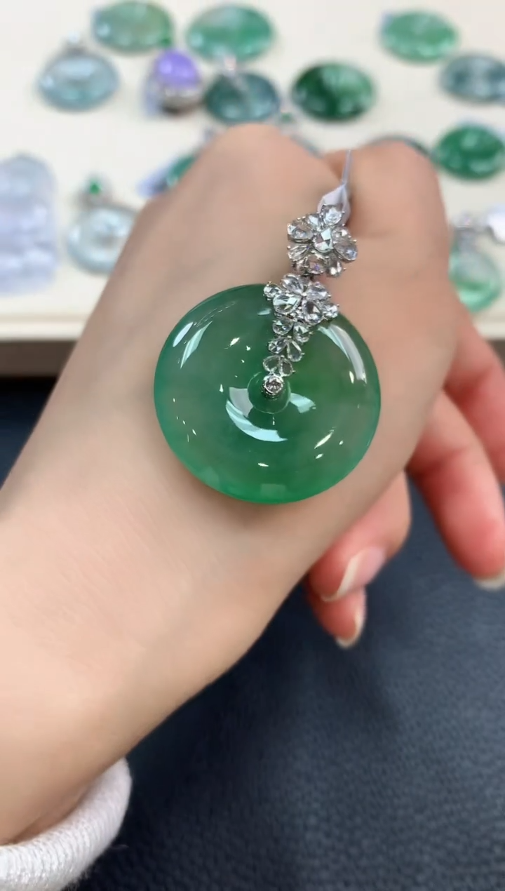 【闪购商品】翡翠吊坠(不含链)18K金镶嵌b109       