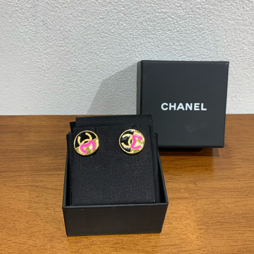 99新 Chanel/香奈儿 24C 圆形粉黑珐琅纽扣耳钉