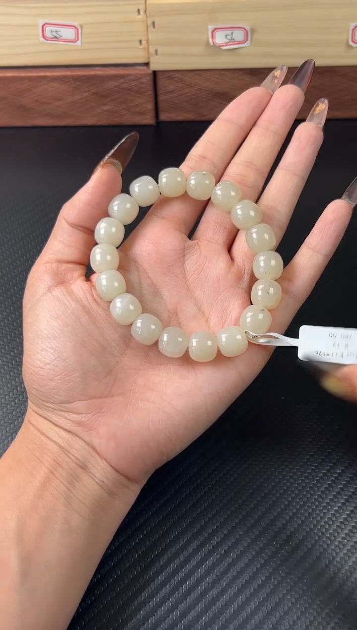 未镶嵌手串和田玉黑山微色差卡11*12mj
