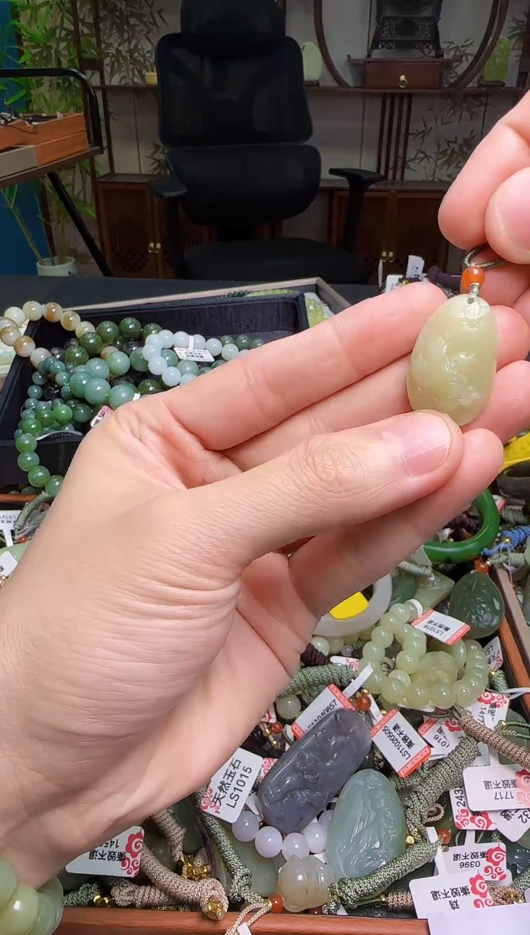 颈饰未镶嵌和田玉1