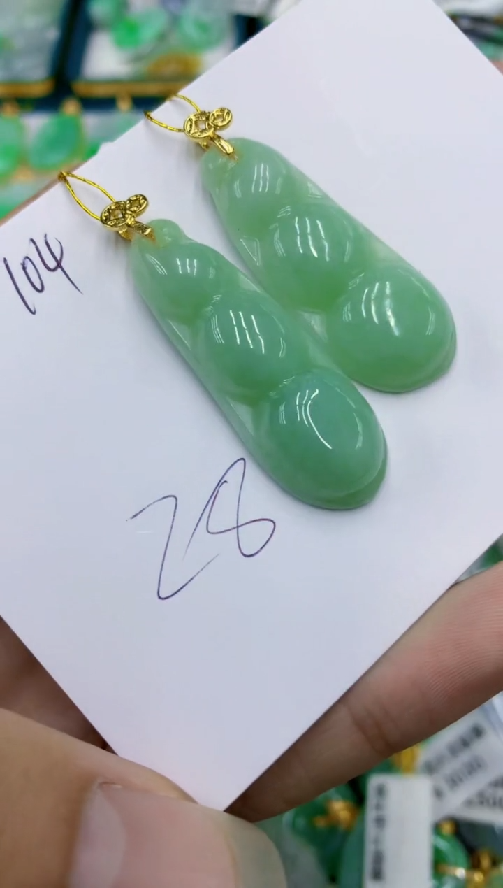 翡翠未镶嵌颈饰1111111111多样性发其一